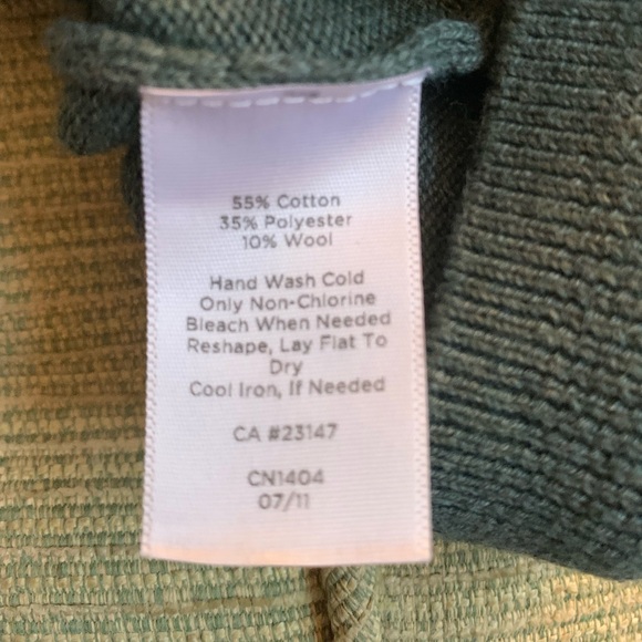 Hunter Green sweater. - Picture 5 of 5